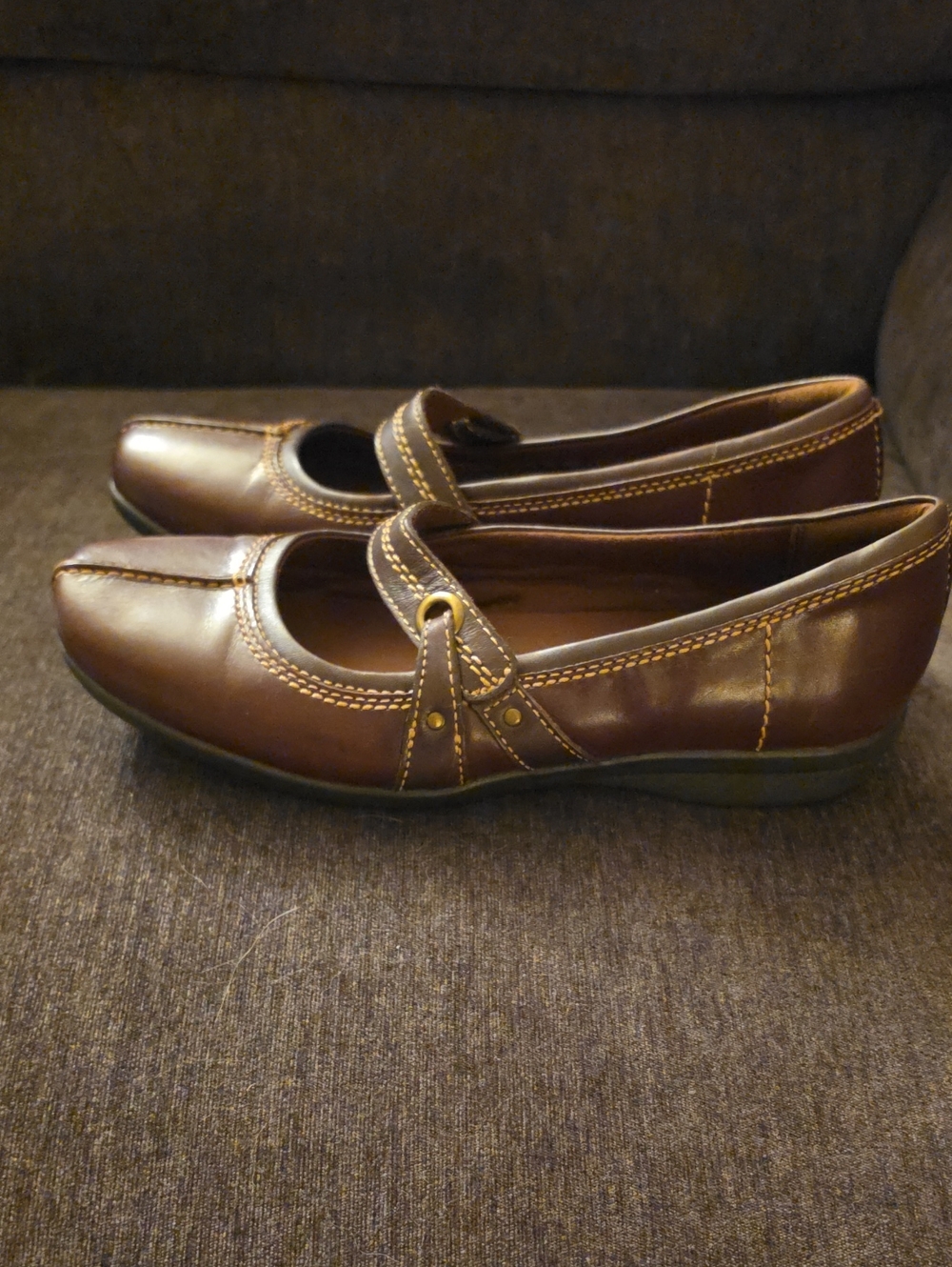 Clarks Brown Leather Mary Jane Flats with Contrast Stitching - Picture 4 of 8